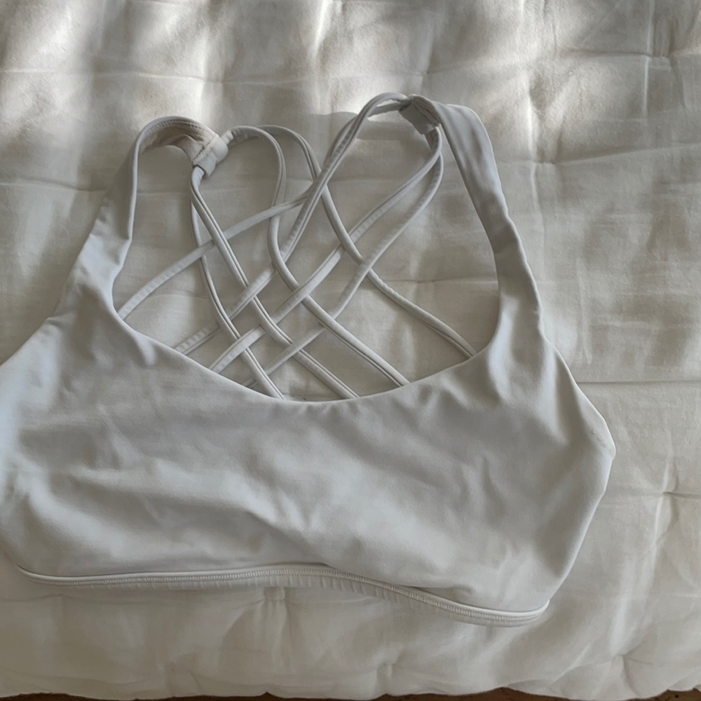 Used, good condition lululemon free to be bra